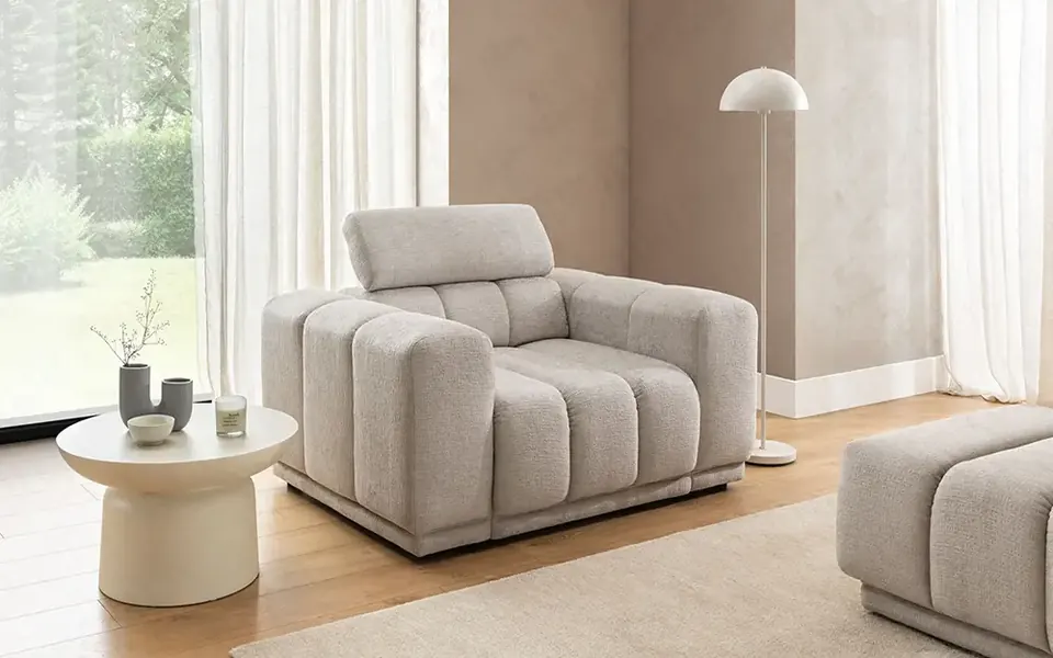 Chairs & Poufs
